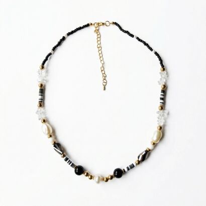 Naszyjnik "Geometryczna Noc" z Perłami i Złotymi Akcentami